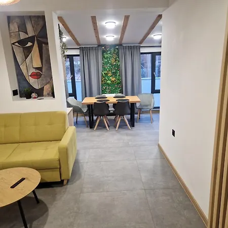 Family House * 布尔加斯