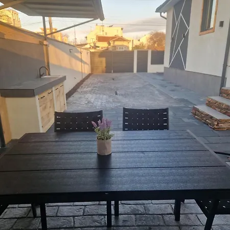 Family House Μπουργκάς