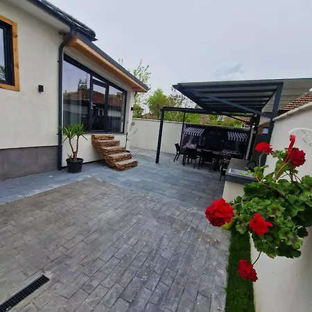 Βίλα Family House